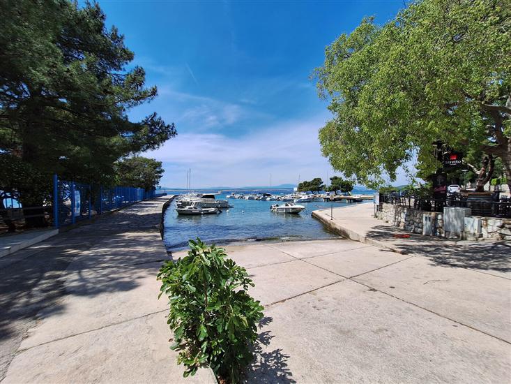 Apartment and Rooms Katunar