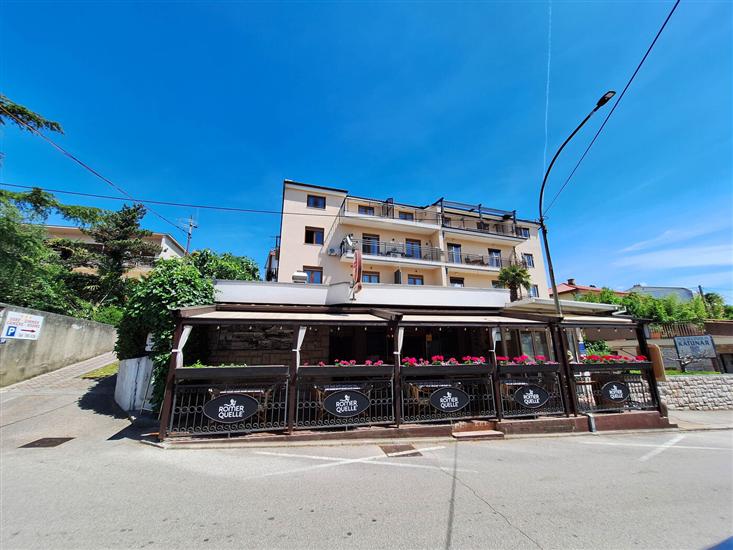 Apartment and Rooms Katunar