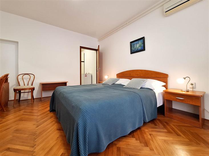 Room S2, for 2 persons