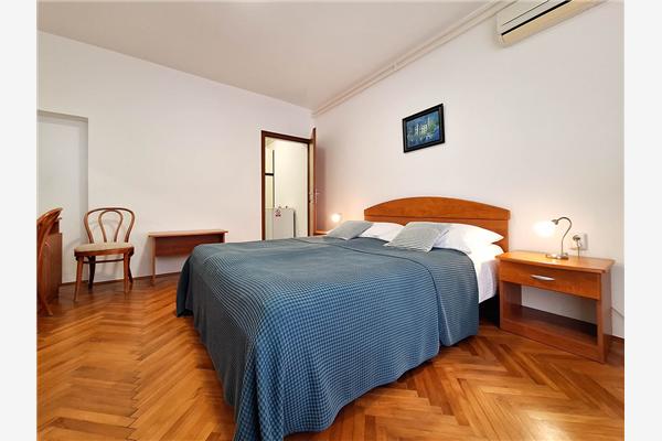 Room S2, for 2 persons