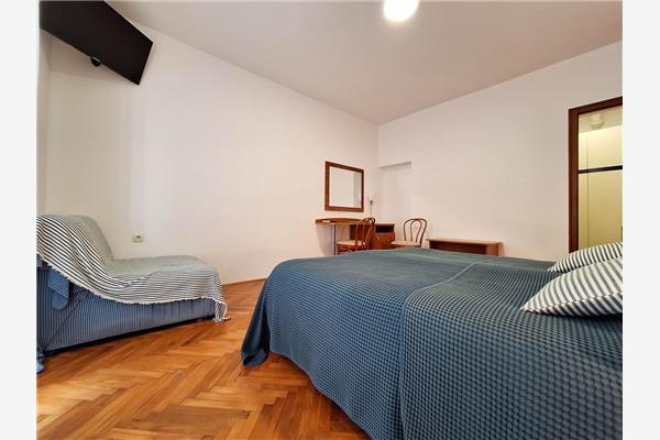 Room S2, for 2 persons