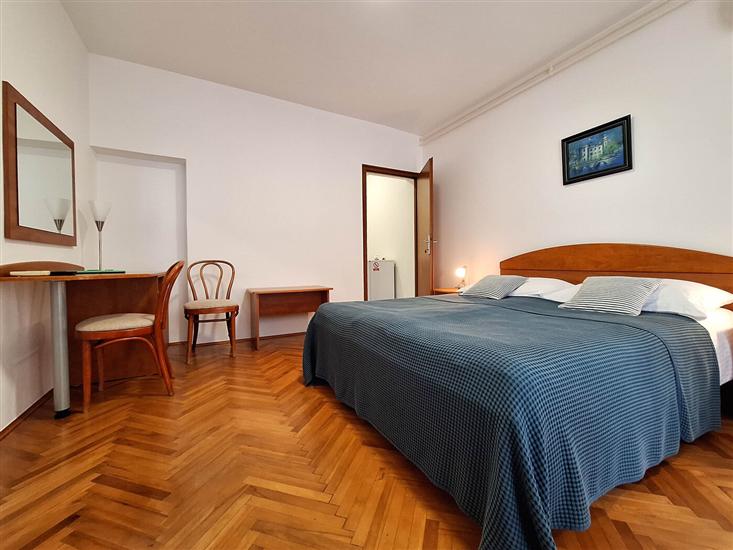 Room S2, for 2 persons