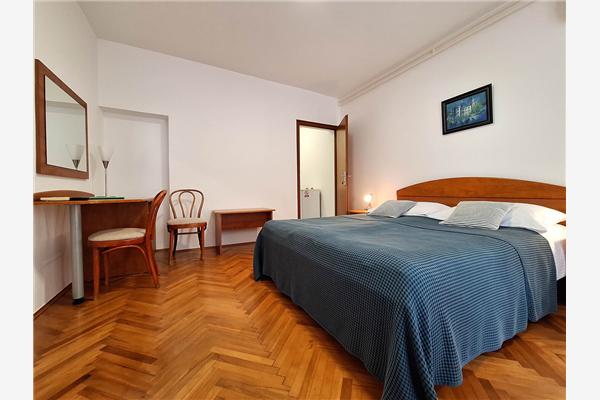 Room S2, for 2 persons