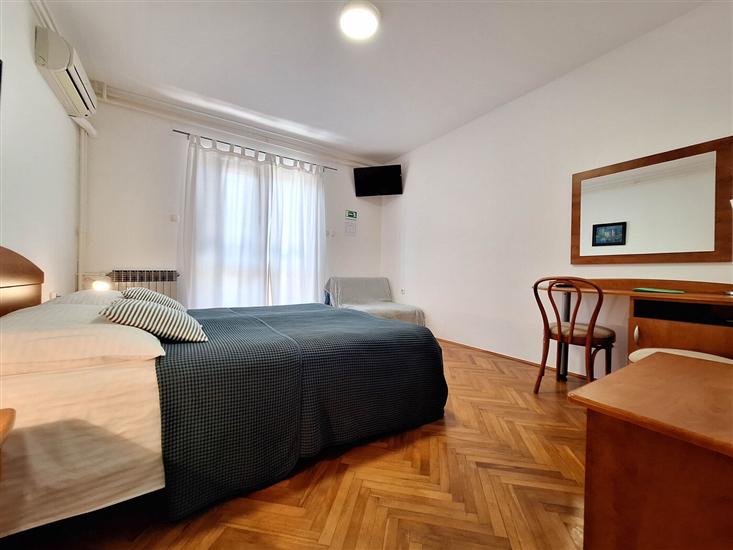 Room S2, for 2 persons