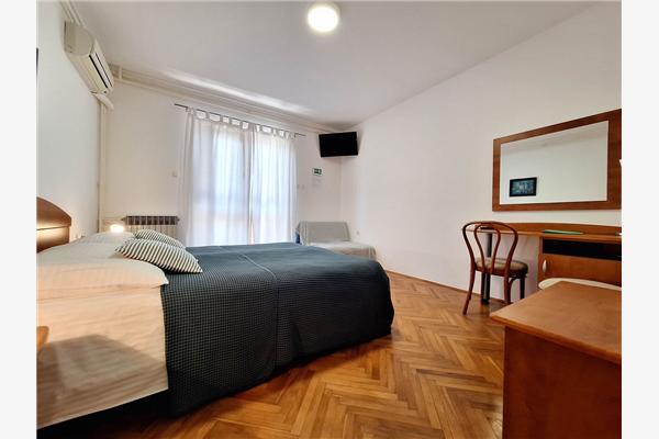 Room S2, for 2 persons