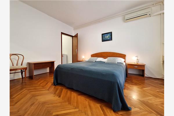 Room S2, for 2 persons