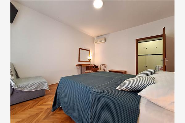 Room S3, for 2 persons