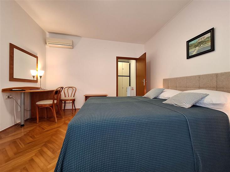 Room S3, for 2 persons