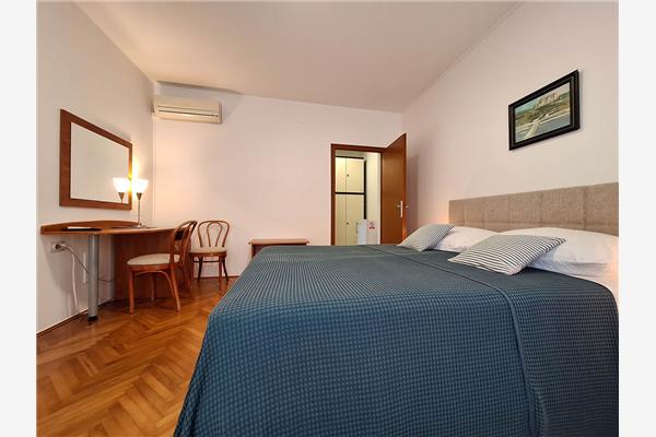 Room S3, for 2 persons