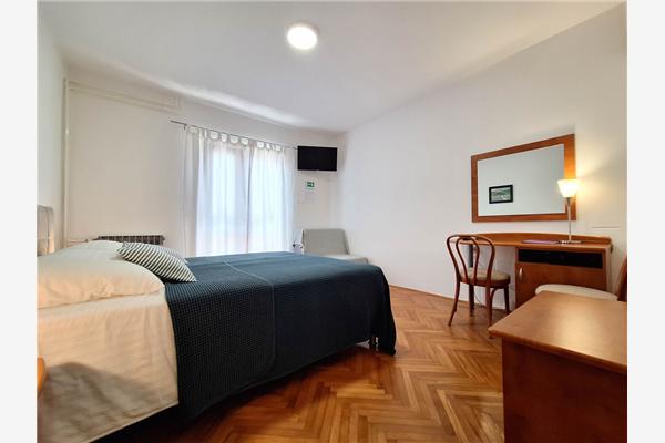 Room S3, for 2 persons