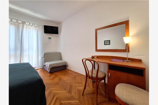 Room S3, for 2 persons