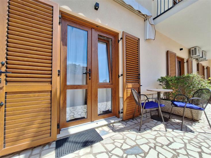 Room S3, for 2 persons