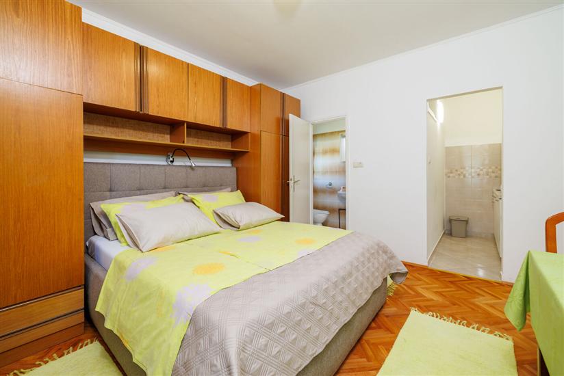 Room S1, for 2 persons