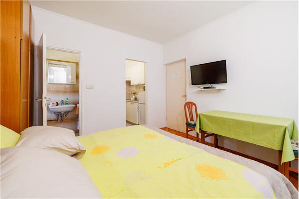 Room S1, for 2 persons