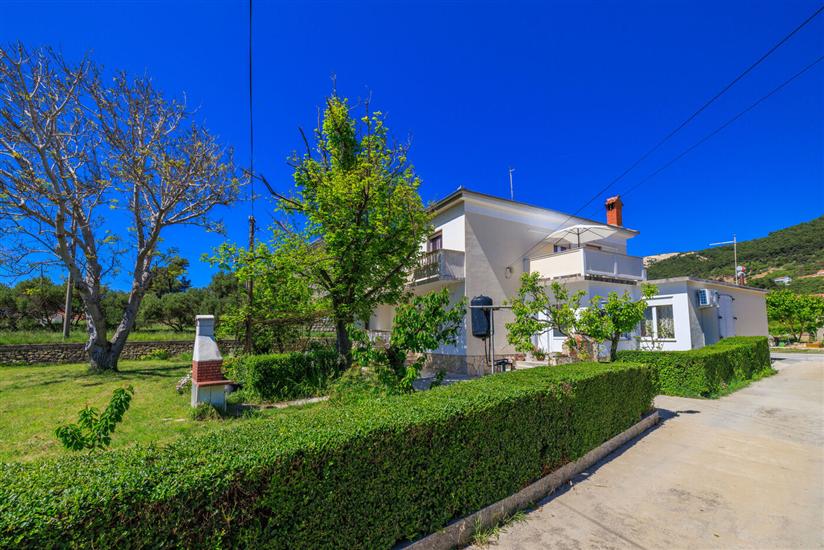 Apartments and Room Petar