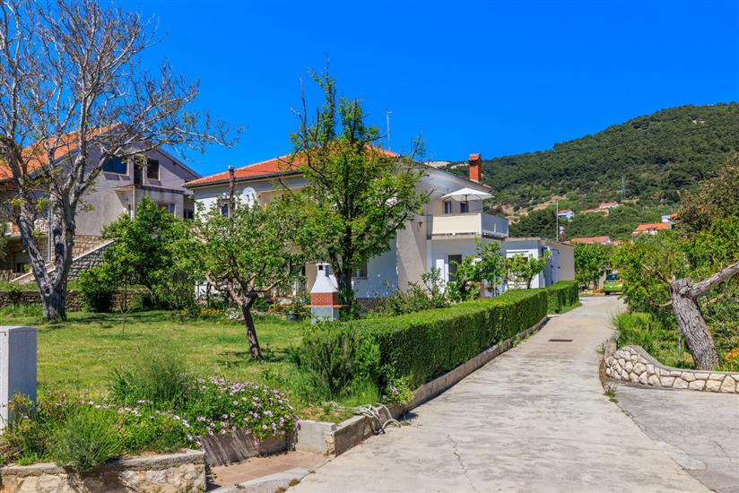 Apartments and Room Petar