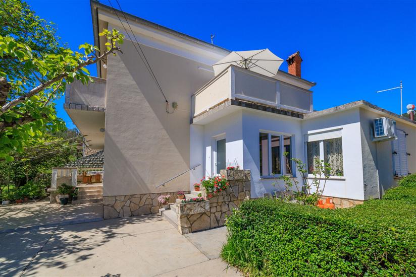 Apartments and Room Petar