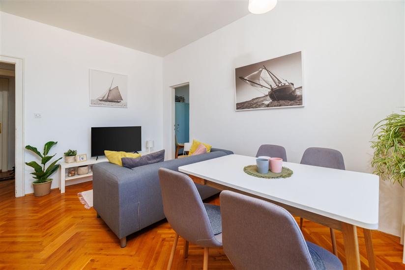 Apartment A1, for 5 persons