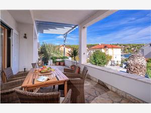 Villa Oleander Middle Dalmatian islands, Size 100.00 m2, Accommodation with pool, Airline distance to town centre 500 m