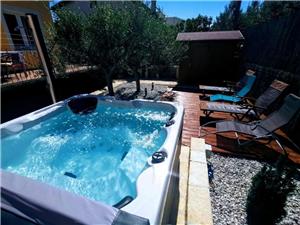 House Istra with jacuzzi Pomer, Size 143.00 m2, Airline distance to town centre 300 m