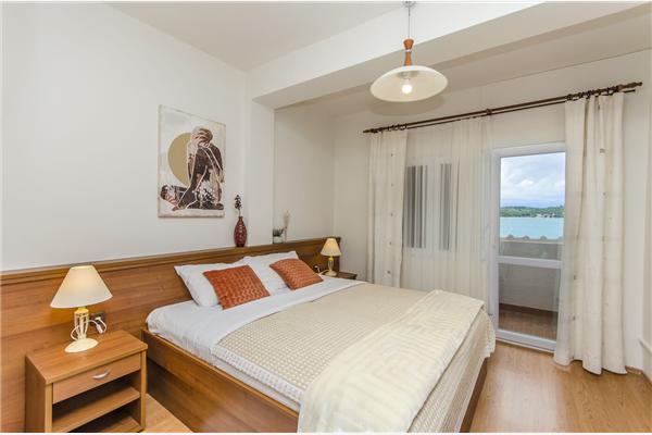 Room S12, for 2 persons