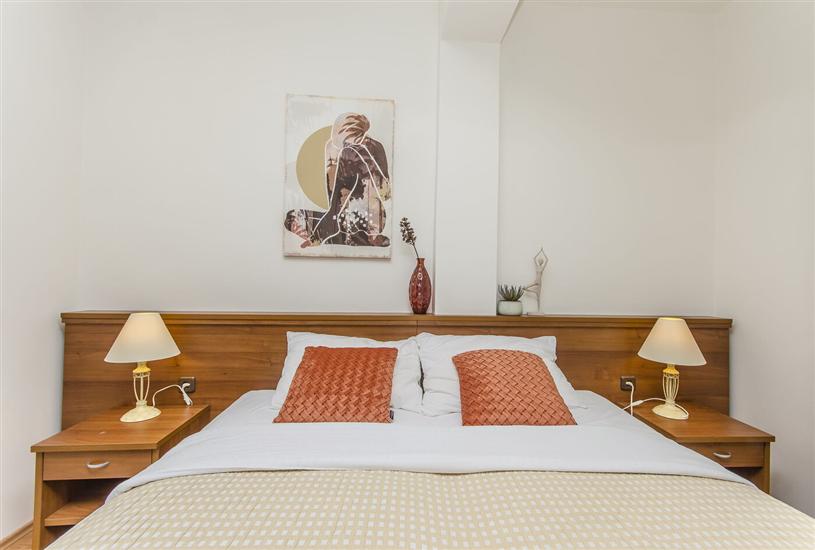 Room S12, for 2 persons