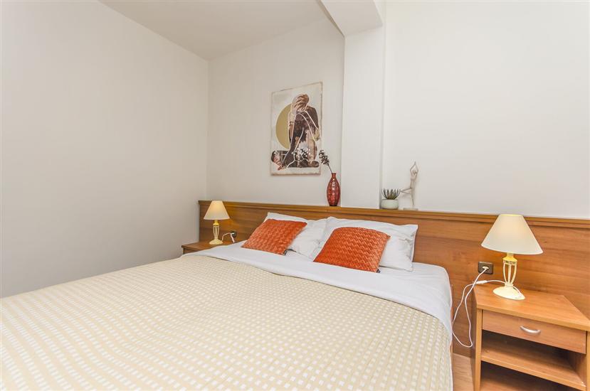 Room S12, for 2 persons