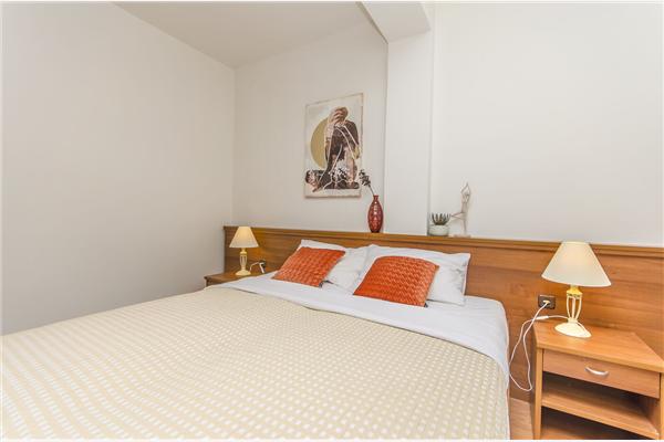 Room S12, for 2 persons