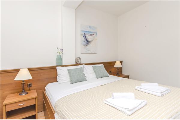 Room S13, for 2 persons