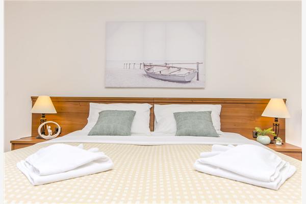 Room S21, for 2 persons