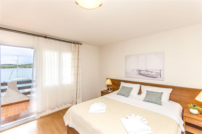 Room S21, for 2 persons