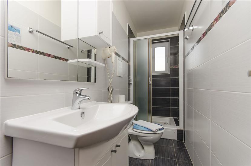 Room S21, for 2 persons