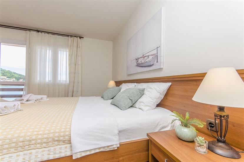 Room S21, for 2 persons