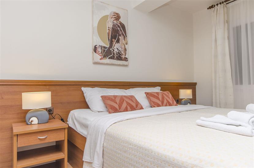 Room S24, for 2 persons