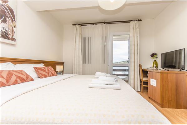 Room S24, for 2 persons