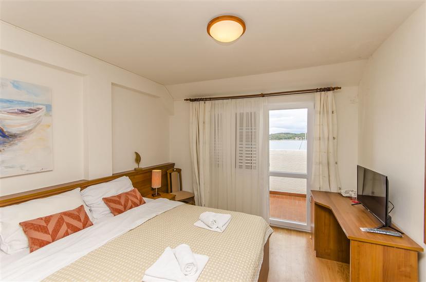 Room S32, for 2 persons