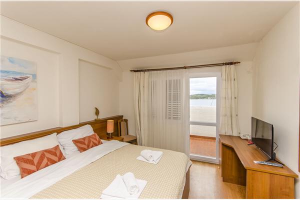 Room S32, for 2 persons