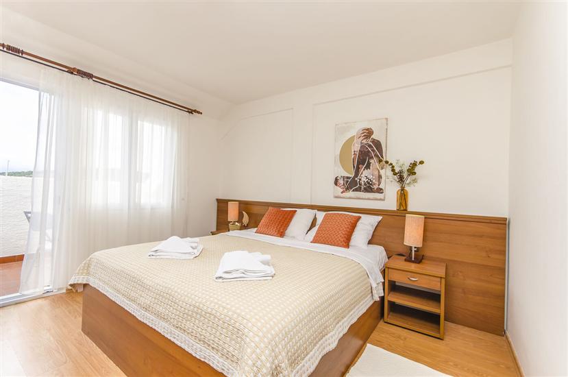 Room S33, for 2 persons