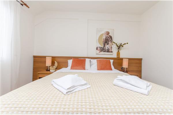 Room S33, for 2 persons