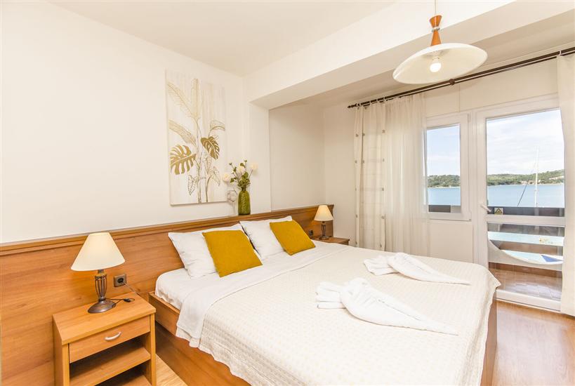 Room S22, for 2 persons