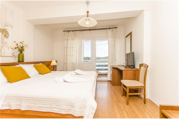 Room S22, for 2 persons