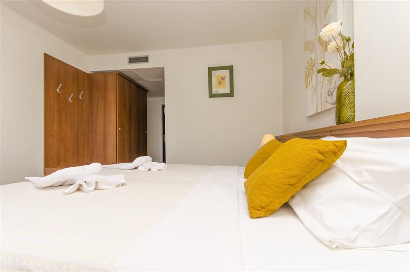 Room S22, for 2 persons