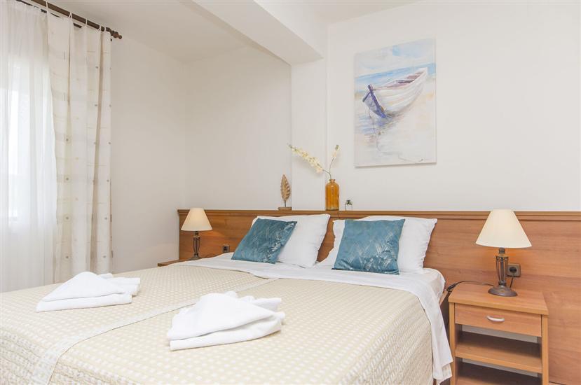 Room S15, for 4 persons