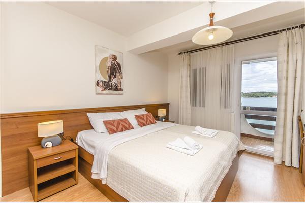 Room S25, for 4 persons