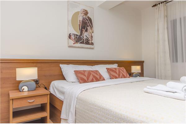 Room S25, for 4 persons