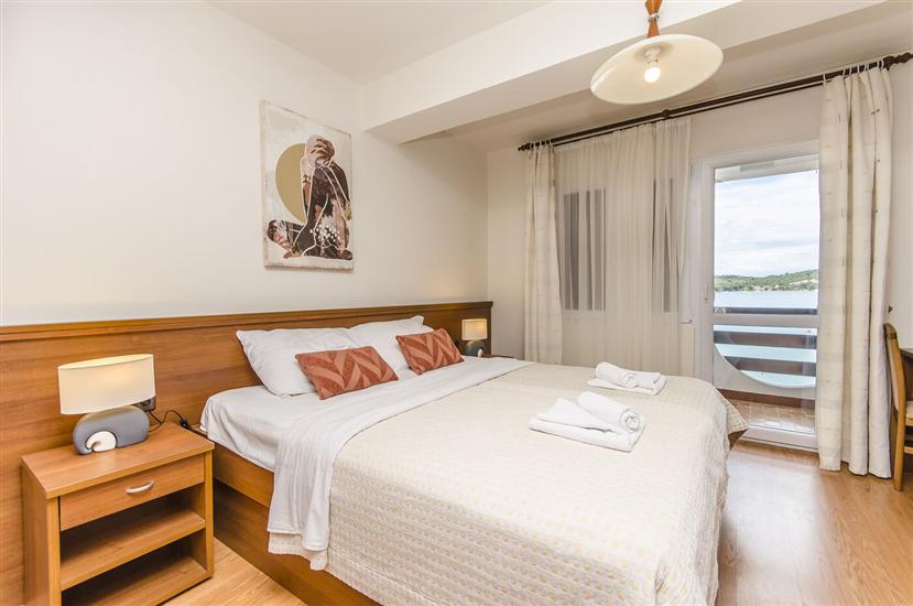 Room S25, for 4 persons