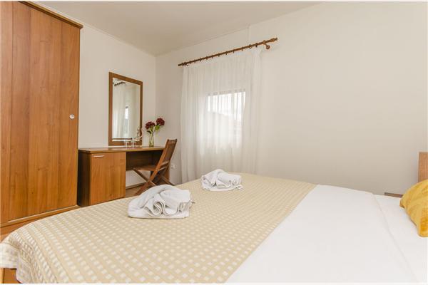 Room S25, for 4 persons