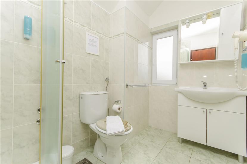 Room S25, for 4 persons