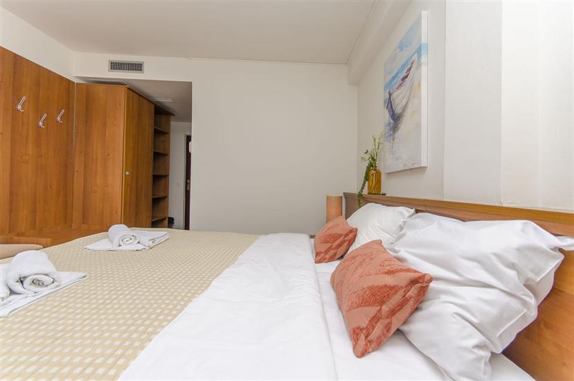 Room S31, for 2 persons