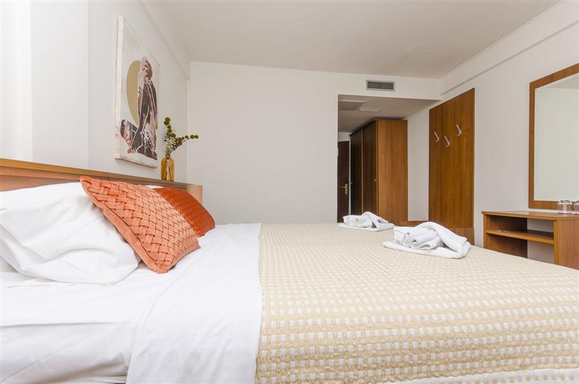 Room S34, for 2 persons